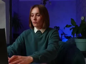 clara_bendover