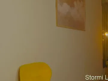 stormi_light