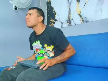 victor_guns